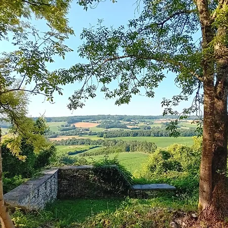 Gite Isole Grand Calme Panorama Hébergement de vacances Trejouls